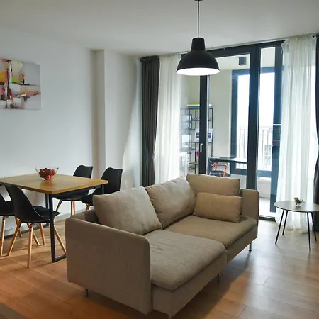 Sunlit Elegance Escape Appartement