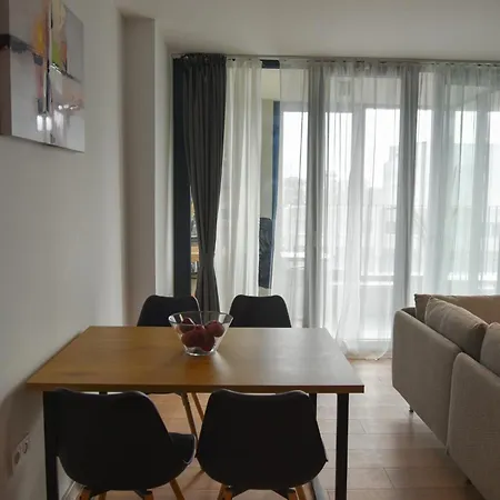 Sunlit Elegance Escape Appartement